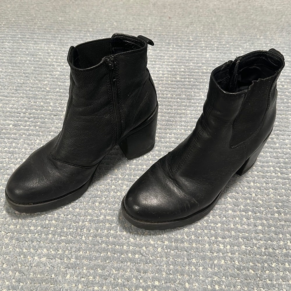 Vagabond Black Leather Booties